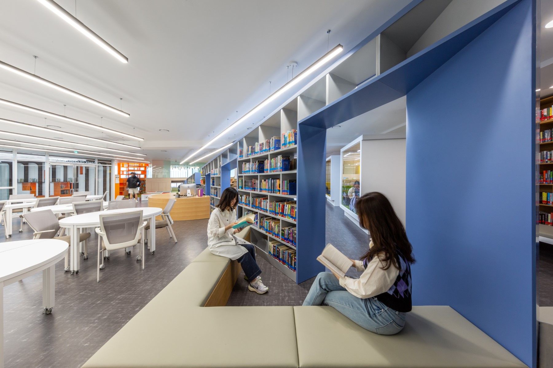 Dwight School Seoul growing bookshelf